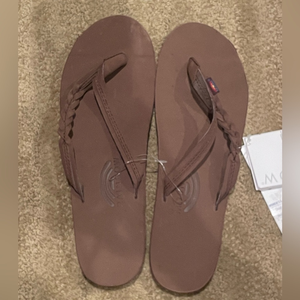 NWT women’s rainbows flip flop